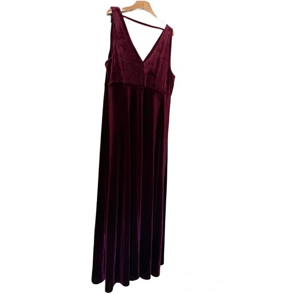 Torrid Burgundy Velvet Maxi Dress - Picture 3 of 8